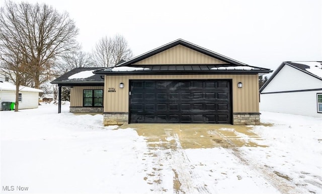 view of front of house with a garage