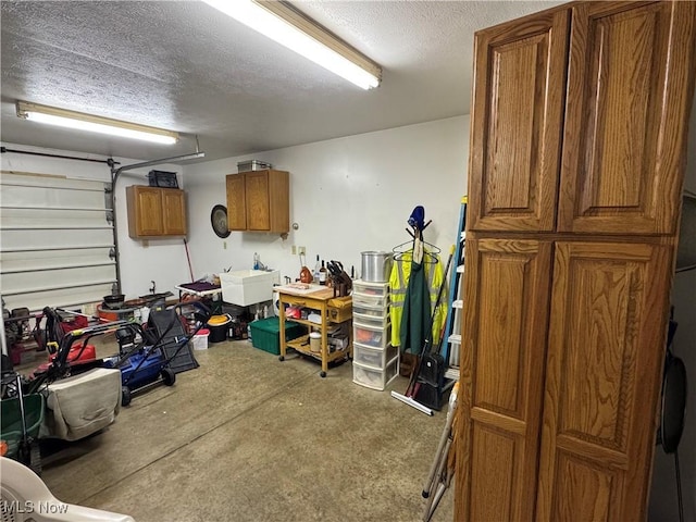 3438 Warren Meadville Rd, Cortland, OH 44410 - garage with a sink