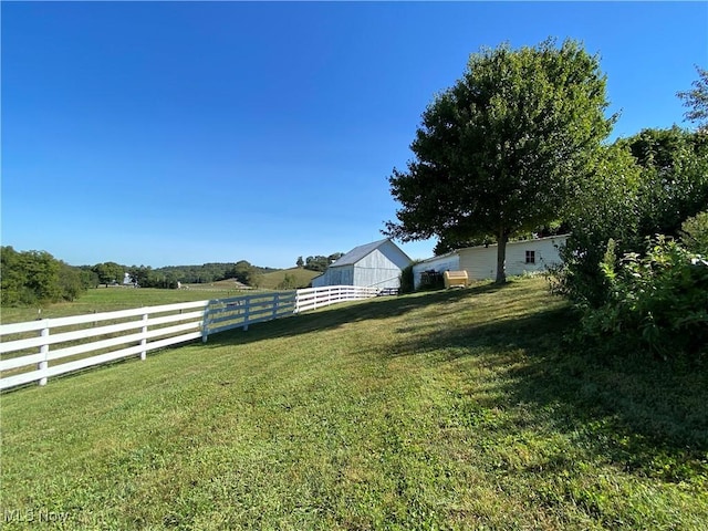 view of yard featuring a rural view