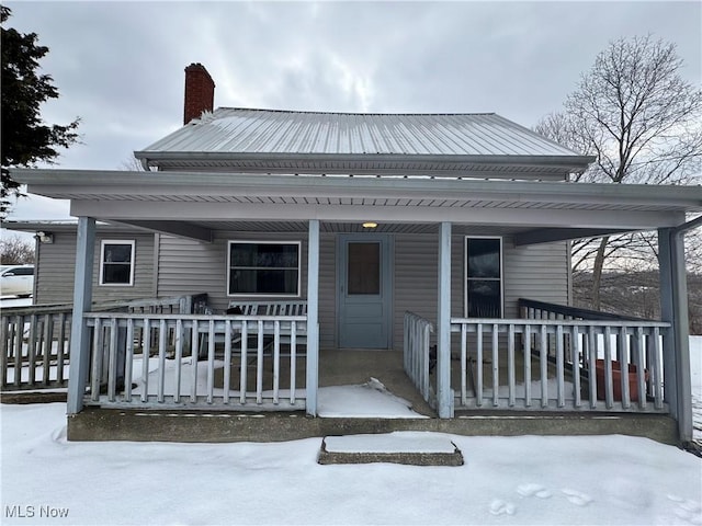 view of front of property featuring covered porch