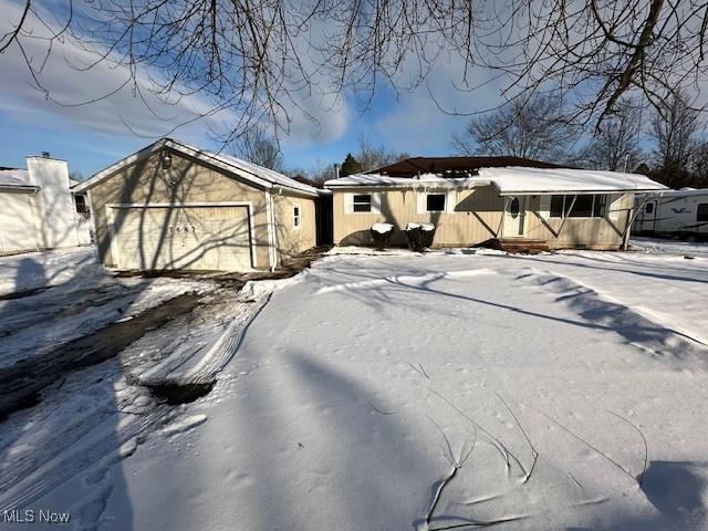 view of front of house featuring a garage