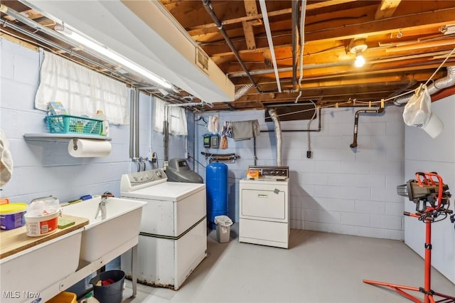 basement featuring washer and clothes dryer