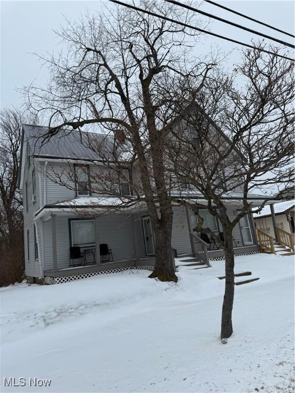 front facade featuring covered porch