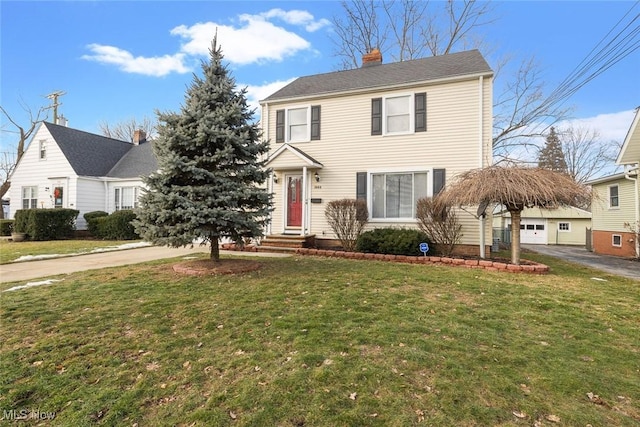 view of front of home featuring a front lawn