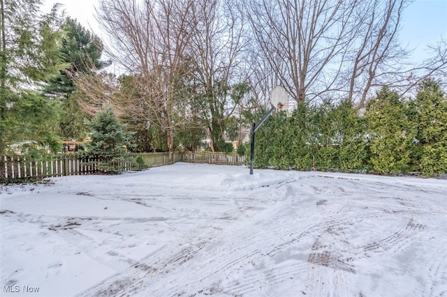 view of yard layered in snow