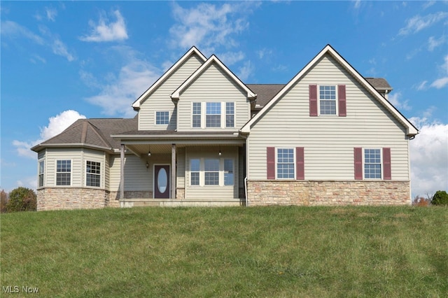 view of front facade featuring a front lawn