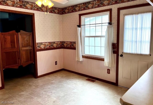 entryway featuring ceiling fan