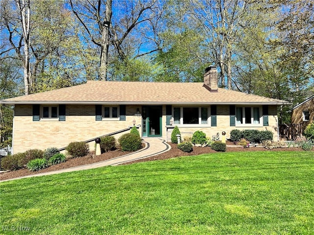 single story home featuring a front lawn