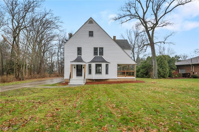 view of front of house featuring covered porch and a front lawn