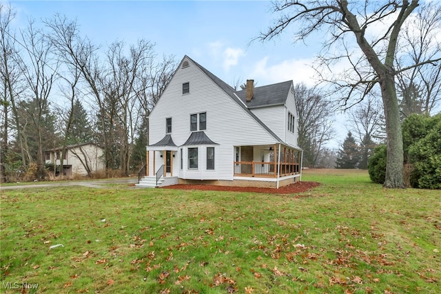 back of house featuring a yard