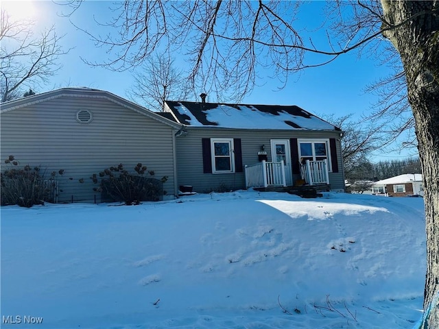 view of front of property