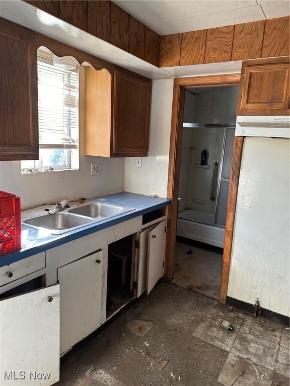 kitchen featuring sink