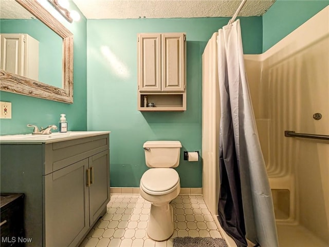 bathroom with vanity, a shower with curtain, toilet, and a textured ceiling