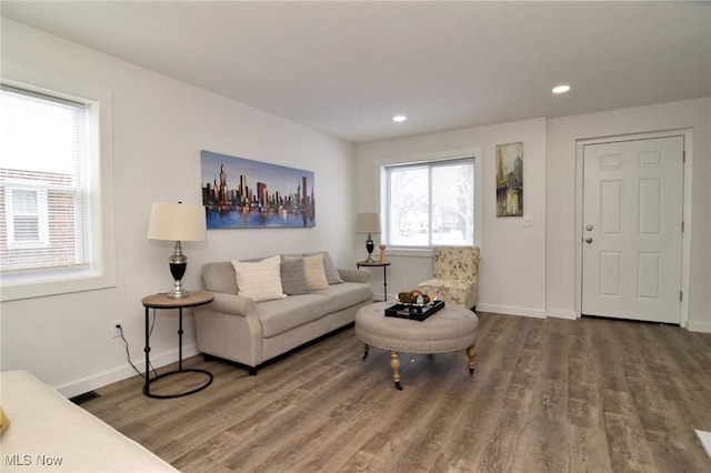 living room featuring visible vents, recessed lighting, wood finished floors, and baseboards