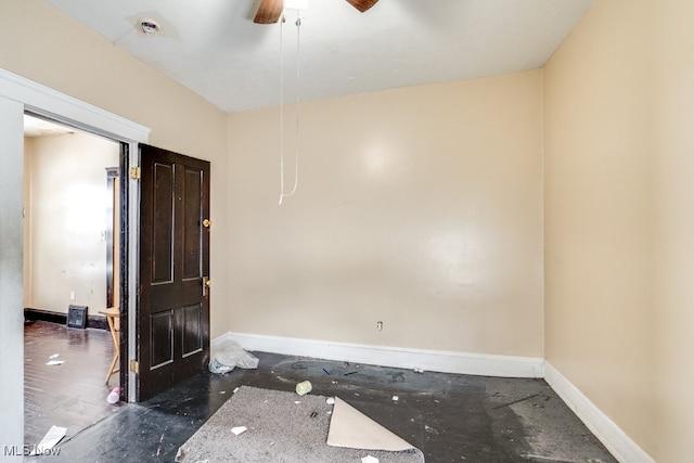 empty room featuring ceiling fan