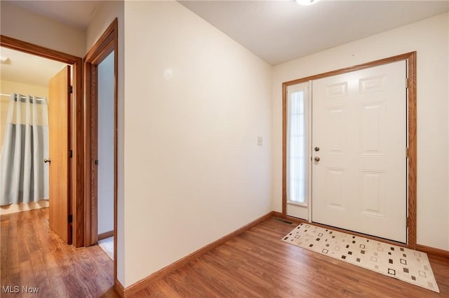 1089 Park Pl, Niles, OH 44446 - foyer entrance featuring wood-type flooring
