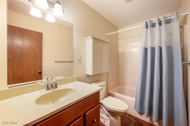 1089 Park Pl, Niles, OH 44446 - full bathroom with toilet, vanity, and shower / bathtub combination with curtain