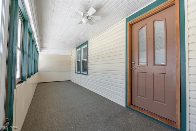 property entrance with ceiling fan and covered porch