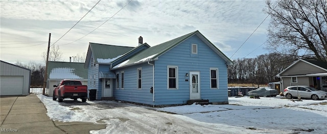 view of front facade featuring a garage