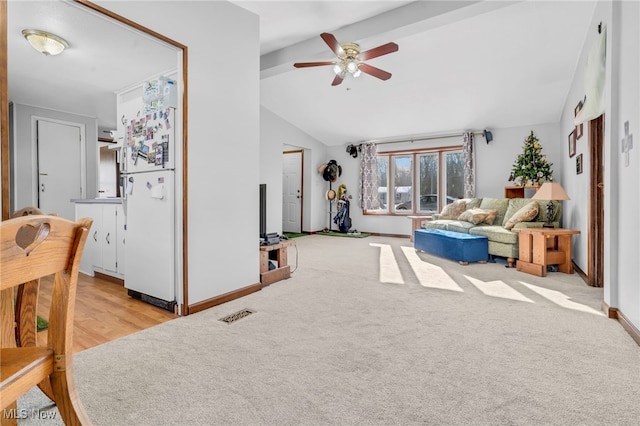 living room featuring vaulted ceiling, light hardwood / wood-style floors, and ceiling fan