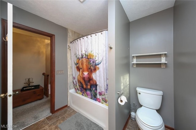 bathroom with shower / bathtub combination with curtain, baseboards, toilet, and a textured ceiling