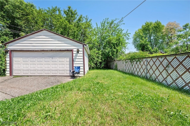 view of yard featuring an outbuilding and a garage