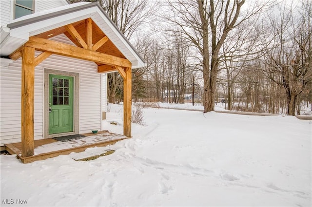 view of yard layered in snow