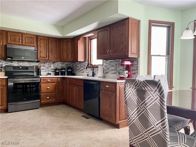 kitchen with stainless steel appliances, sink, and backsplash