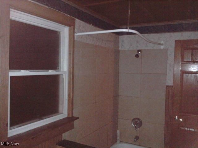 bathroom featuring shower / washtub combination