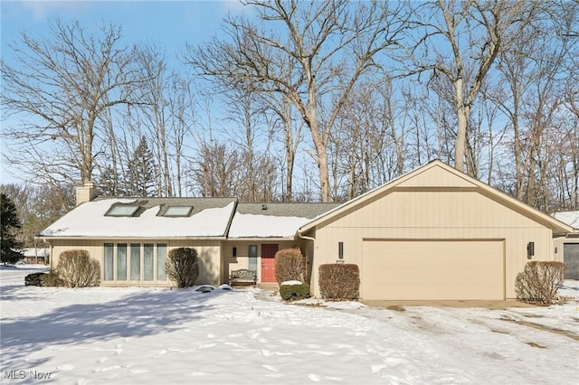 view of front facade featuring a garage