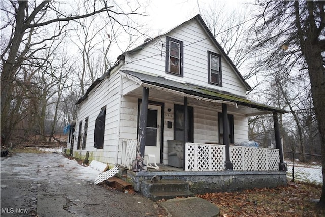 bungalow-style house featuring covered porch