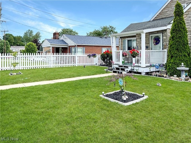 view of front of home featuring a front lawn