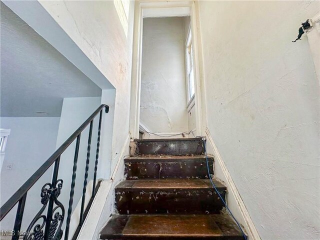 3235 W 94th St, Cleveland, OH 44102 - view of staircase