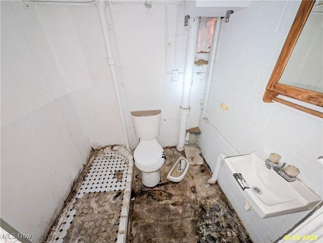 3235 W 94th St, Cleveland, OH 44102 - bathroom with toilet