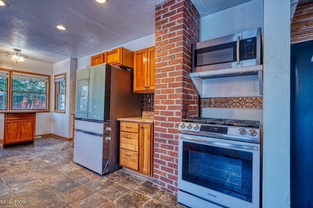 kitchen featuring stainless steel appliances and a textured ceiling