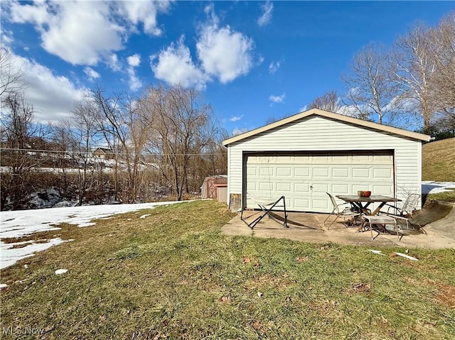 view of detached garage