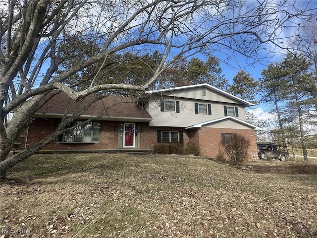 view of front facade with a front lawn