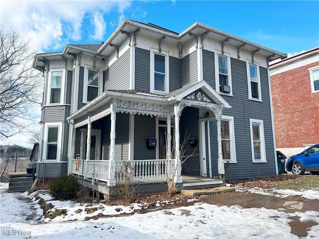 view of front facade featuring a porch