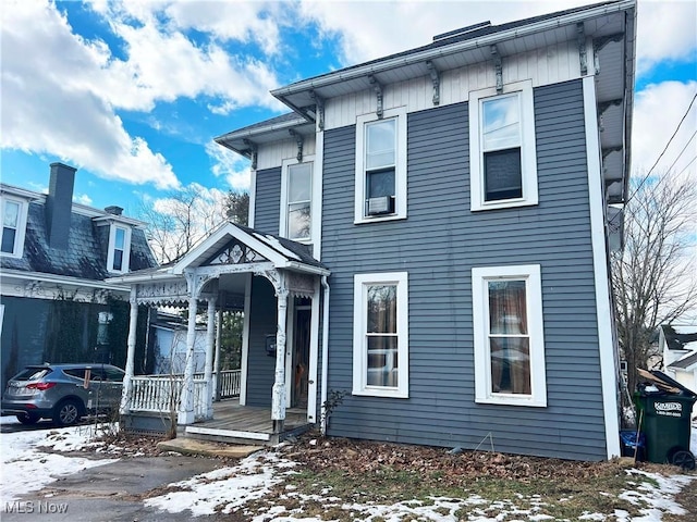 view of front of home featuring a porch