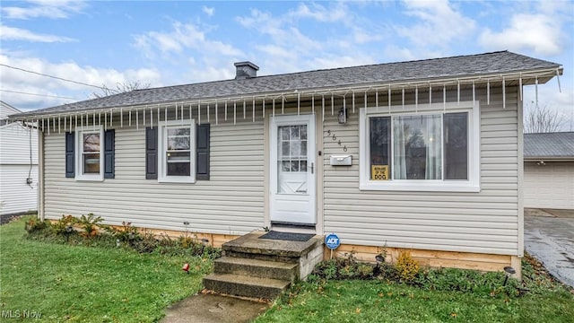 view of front of house with a front lawn