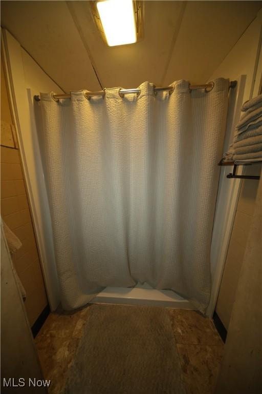 bathroom with curtained shower