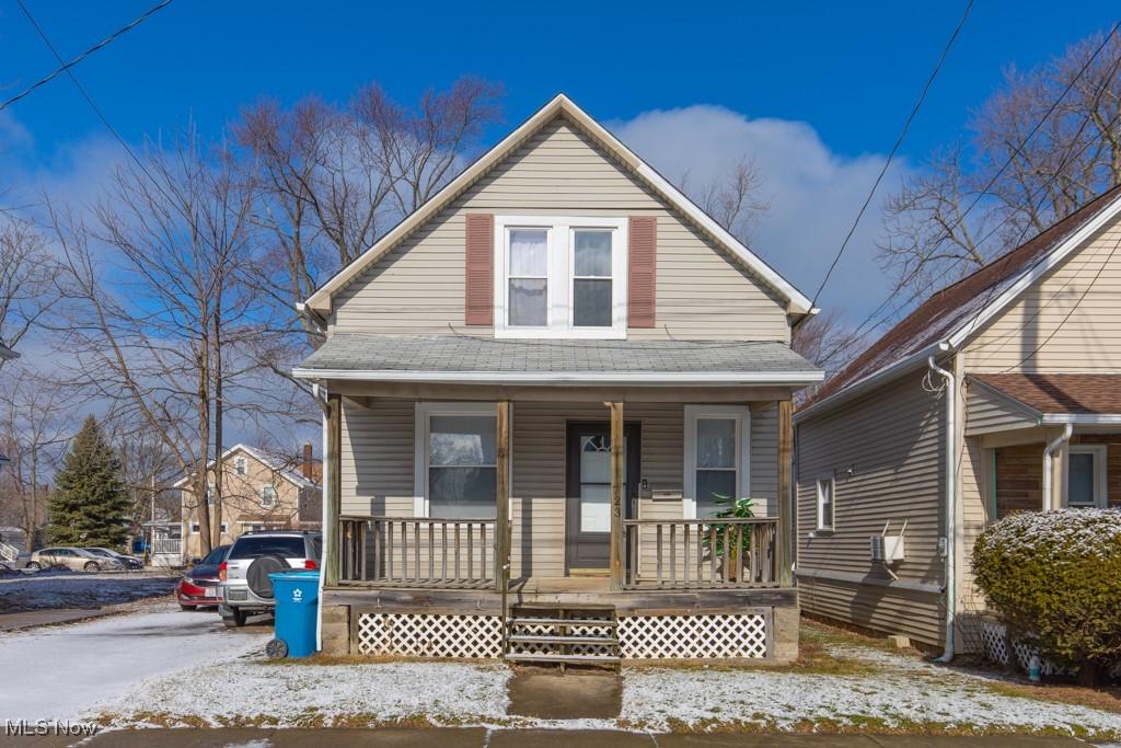 view of front of house with covered porch