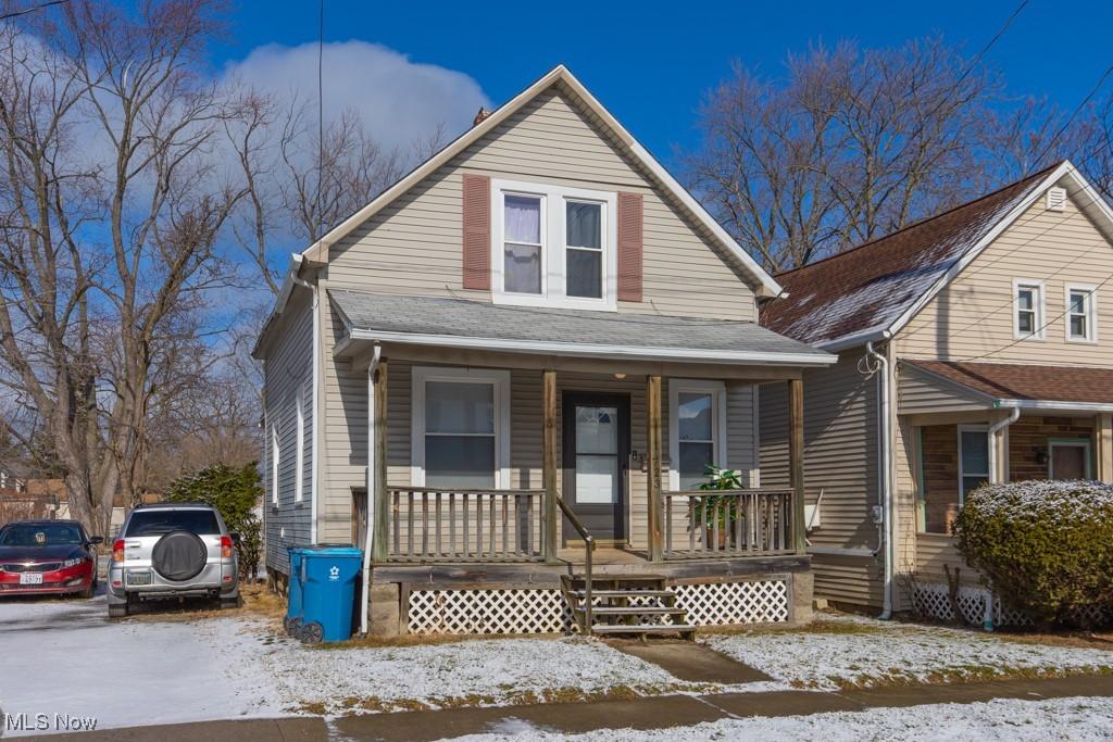 view of front of house with covered porch