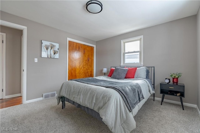 bedroom featuring carpet floors