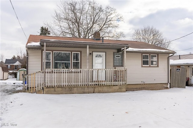 view of front of property featuring a porch