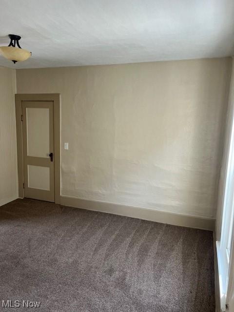 spare room featuring carpet floors