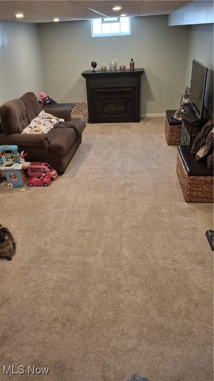 living room with a fireplace, recessed lighting, carpet flooring, and baseboards