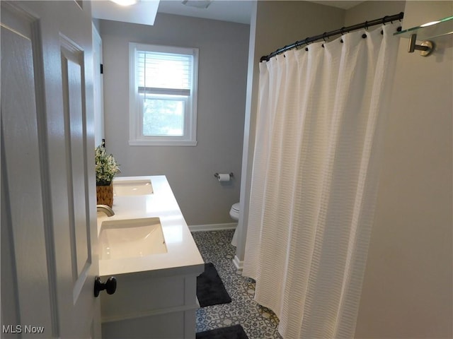 bathroom with vanity, toilet, and a shower with shower curtain