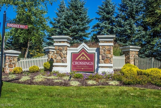 community sign featuring a lawn