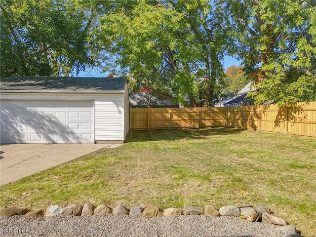 view of yard featuring a garage and an outdoor structure